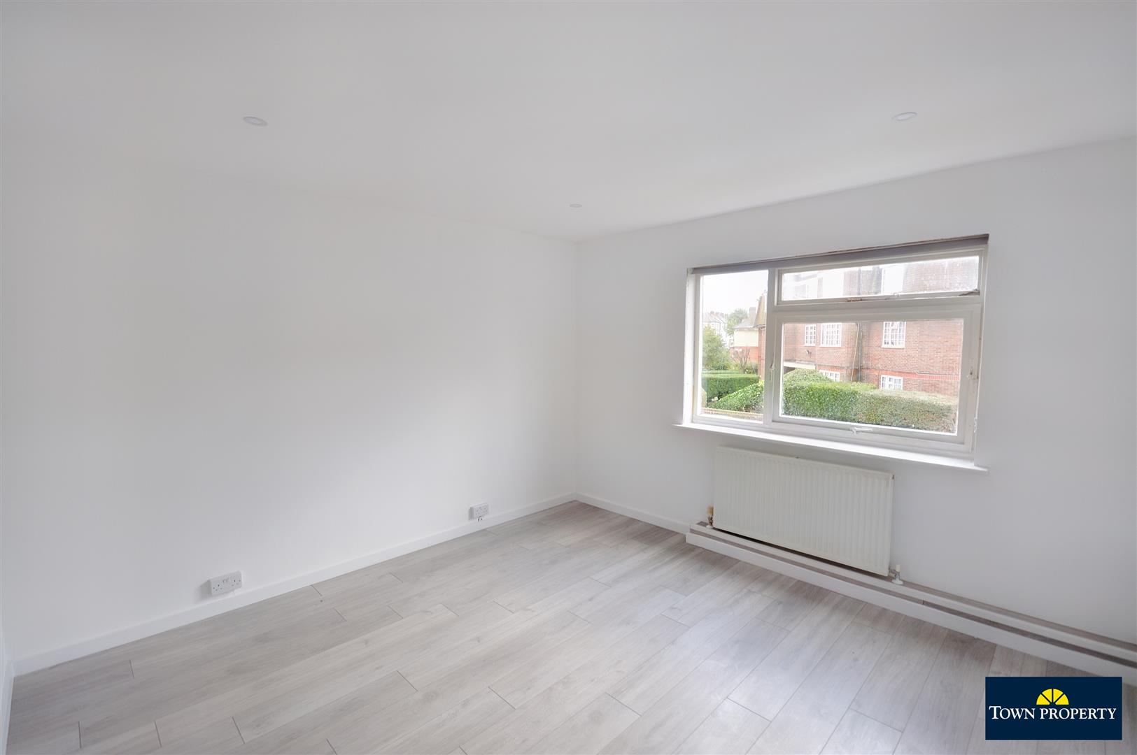 Property Details for Roselands Avenue Eastbourne BN22 8NR Town